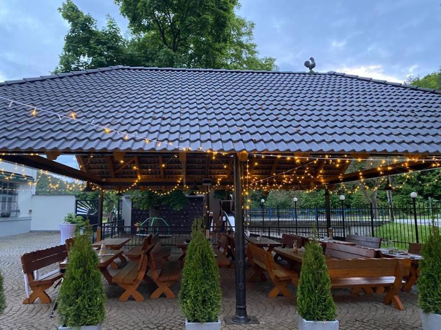 Penzion A Restaurace Belecky Mlyn Pteni Ngoại thất bức ảnh
